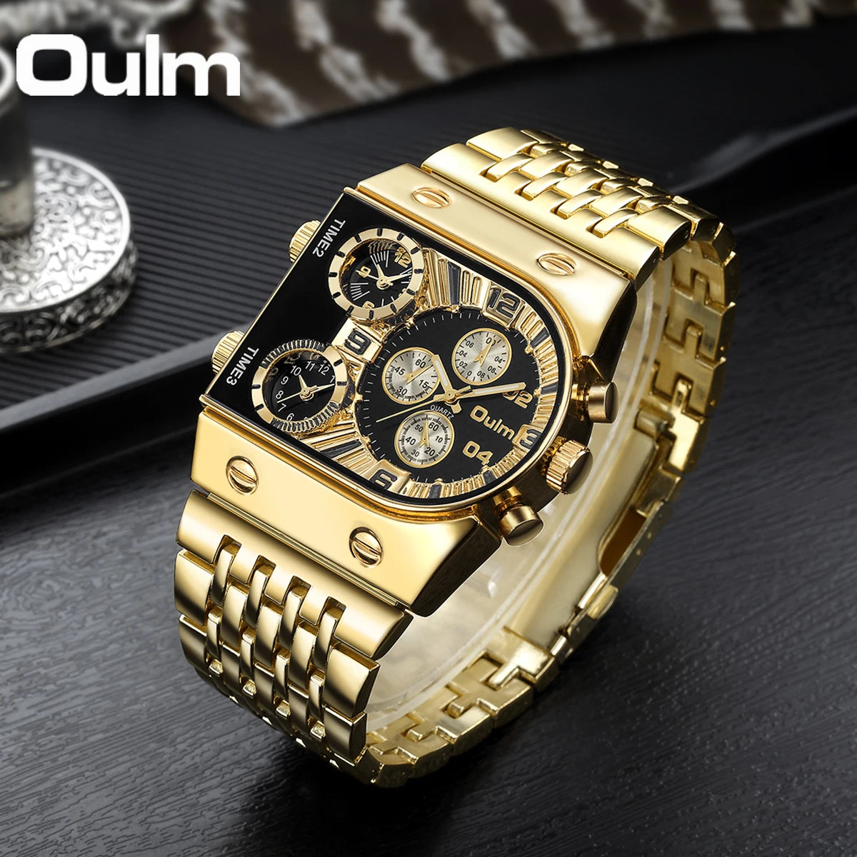 ⌚ Montre Oulm Unique – Design Carré Doré, Multi-Fuseaux Horaires & Style Militaire