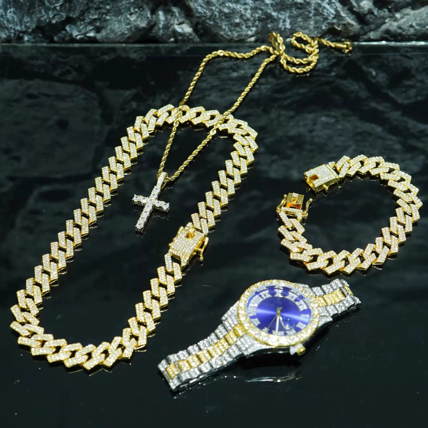 💎 Ensemble Luxe 4 Pièces Homme – Montre Bling & Chaîne Cubaine | RUNERR Edition