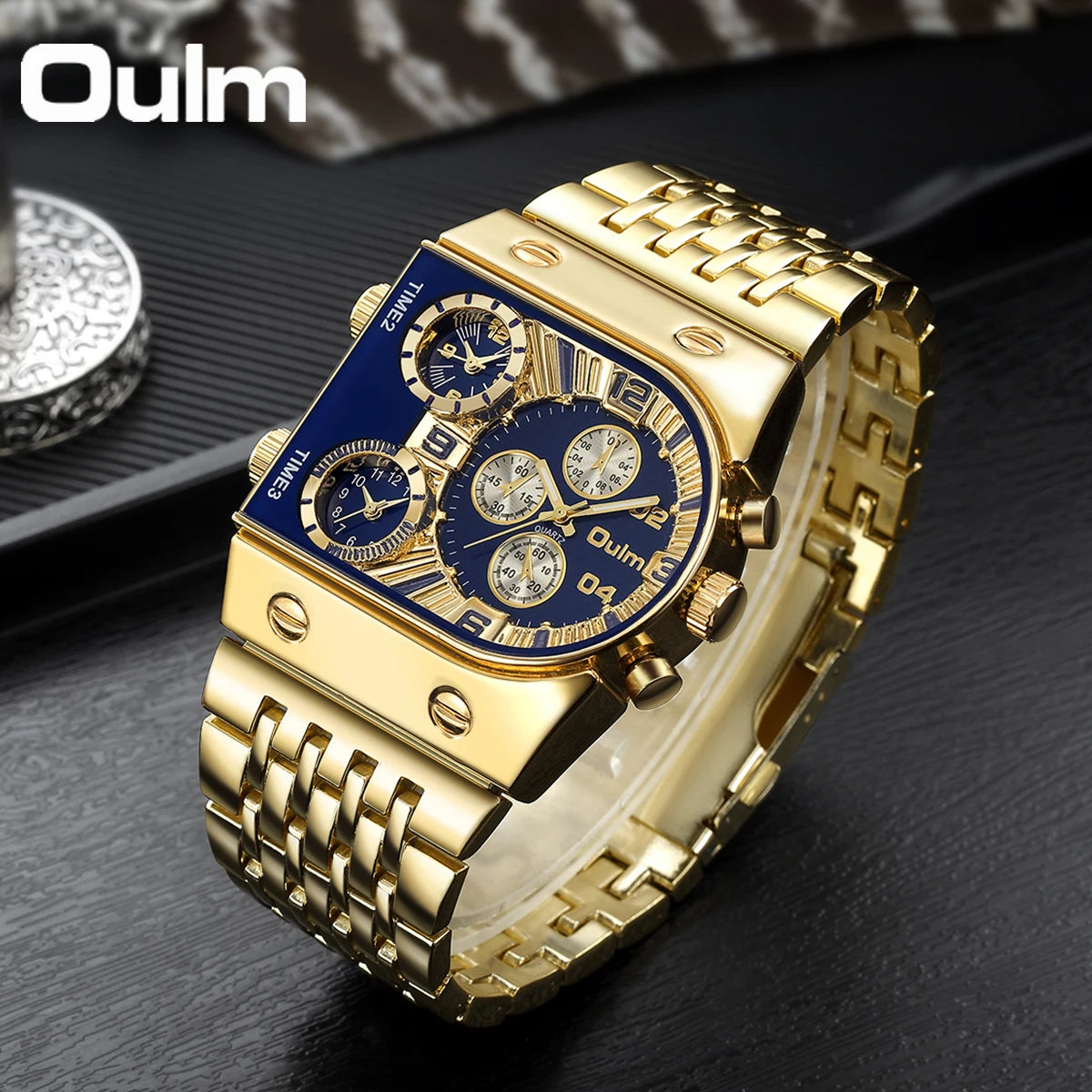 ⌚ Montre Oulm Unique – Design Carré Doré, Multi-Fuseaux Horaires & Style Militaire